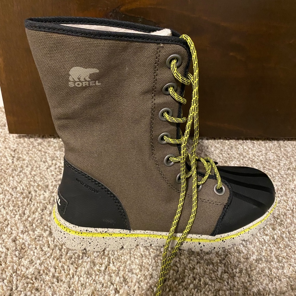 Sorel Boots - Picture 3 of 4